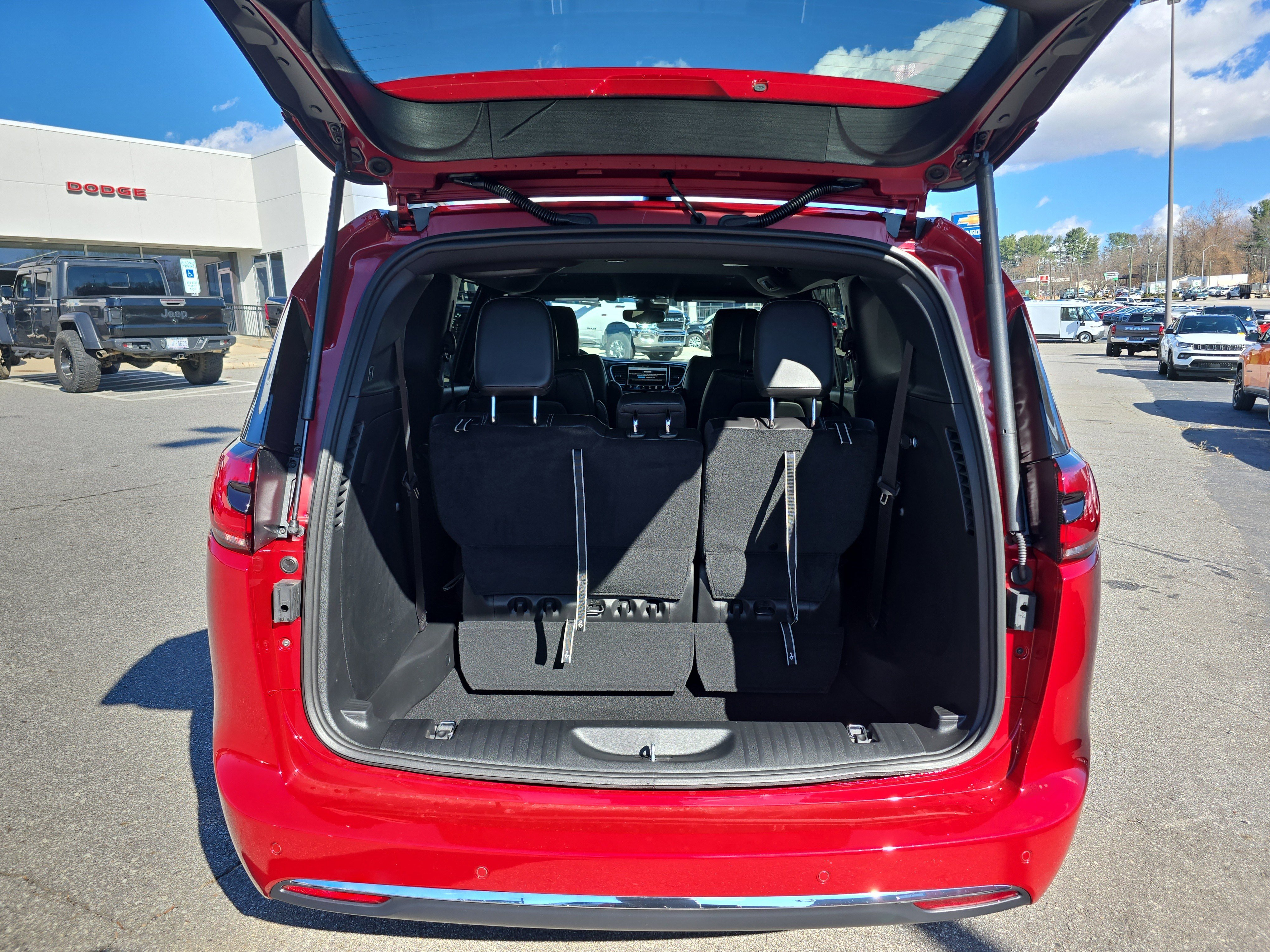 New 2026 Chrysler Pacifica Select image 5