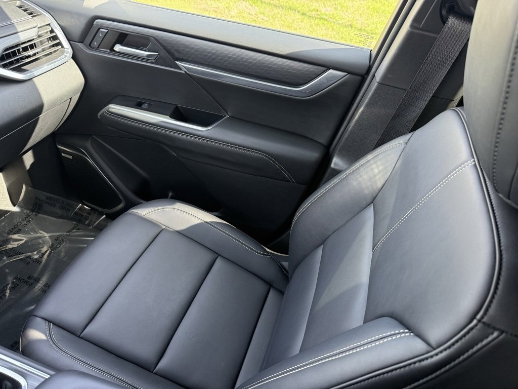 Used 2024 GMC Acadia Elevation image 17