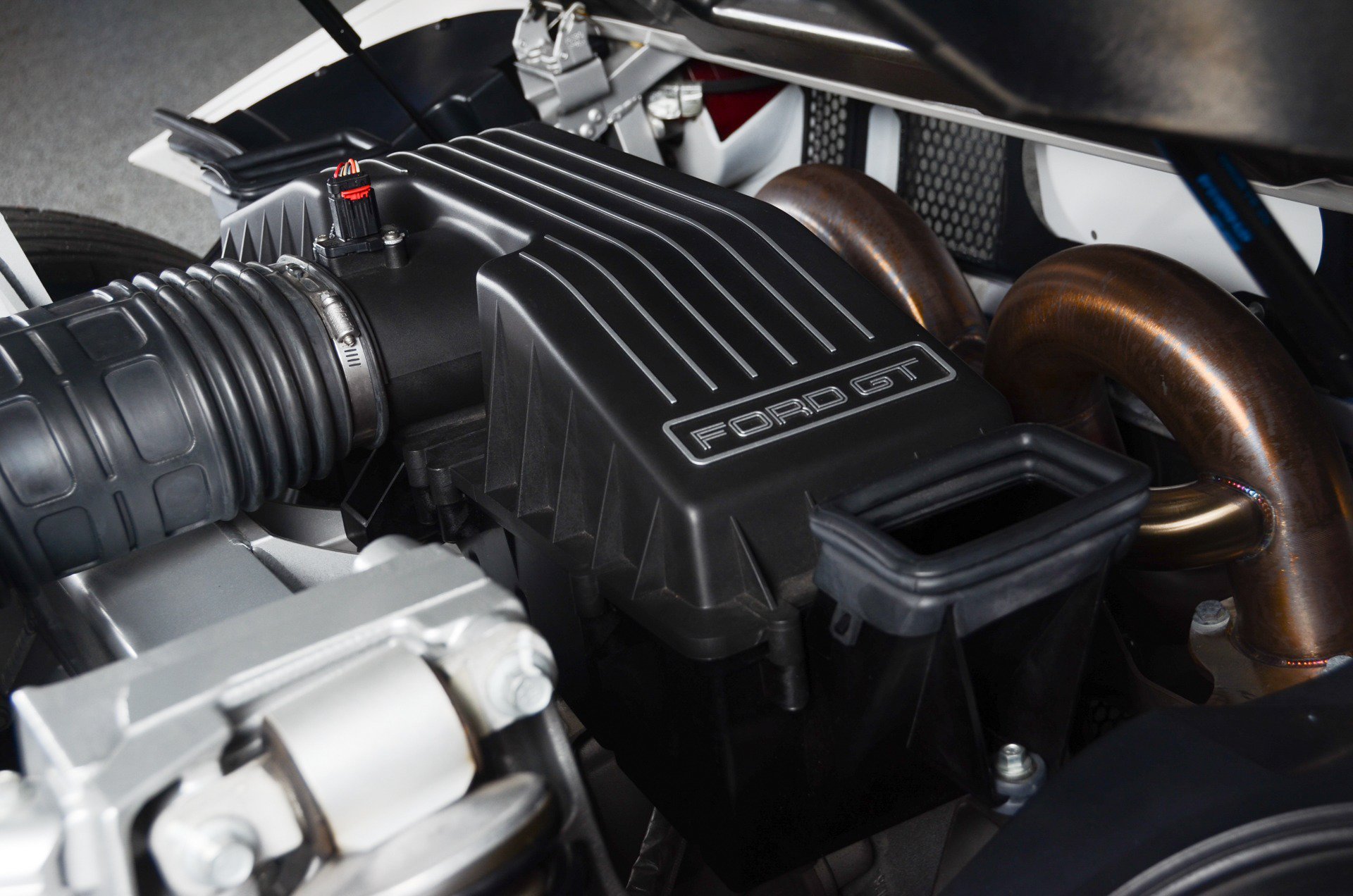 Used 2006 Ford GT RWD image 39