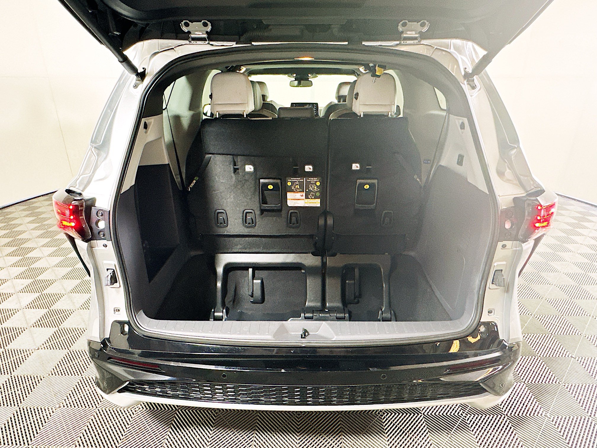 Certified 2023 Toyota Sienna XSE w/ XSE Plus Package FWD image 31