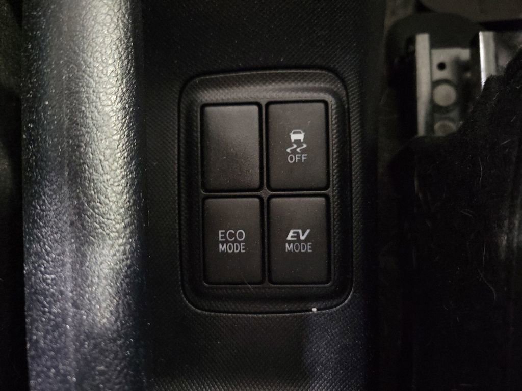 Used 2016 Toyota Prius C Two image 15