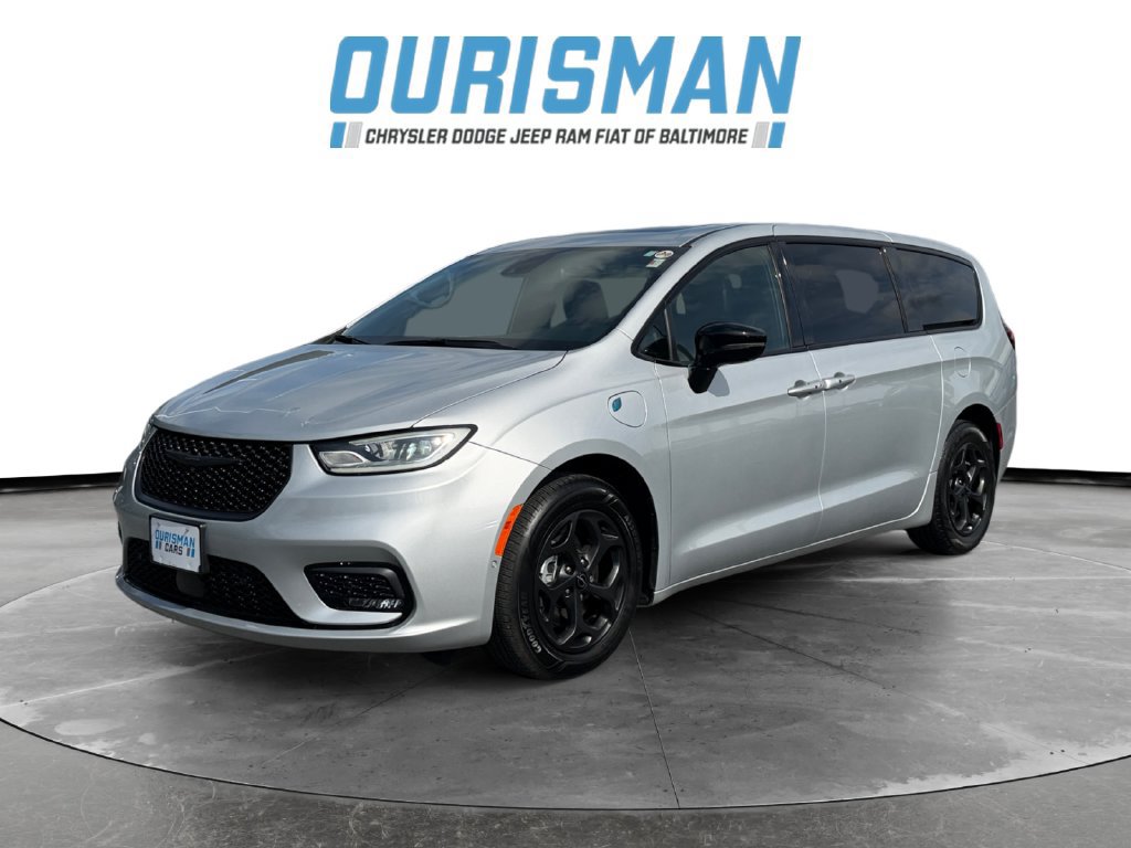 Used 2023 Chrysler Pacifica Limited w/ S Appearance Package FWD image 2