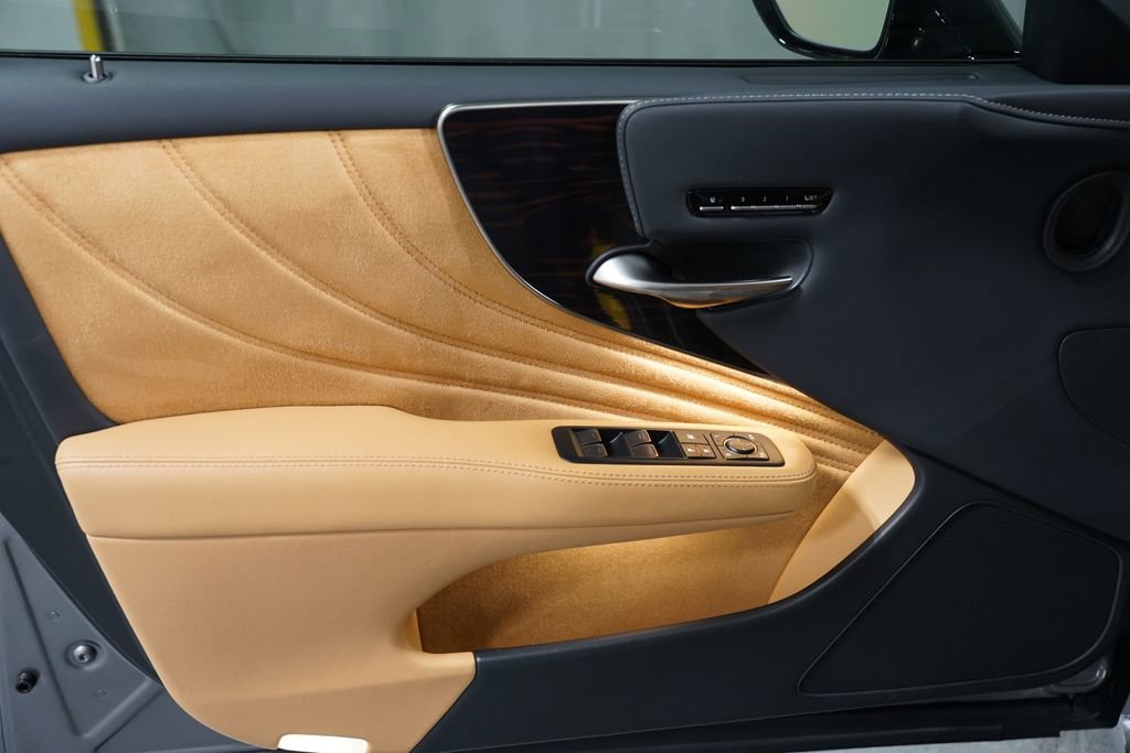 Used 2024 Lexus LS 500 w/ Interior Upgrade Package RWD image 33