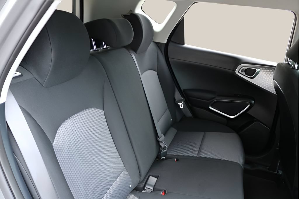 Used 2025 Kia Soul LX w/ LX Technology Package FWD image 18