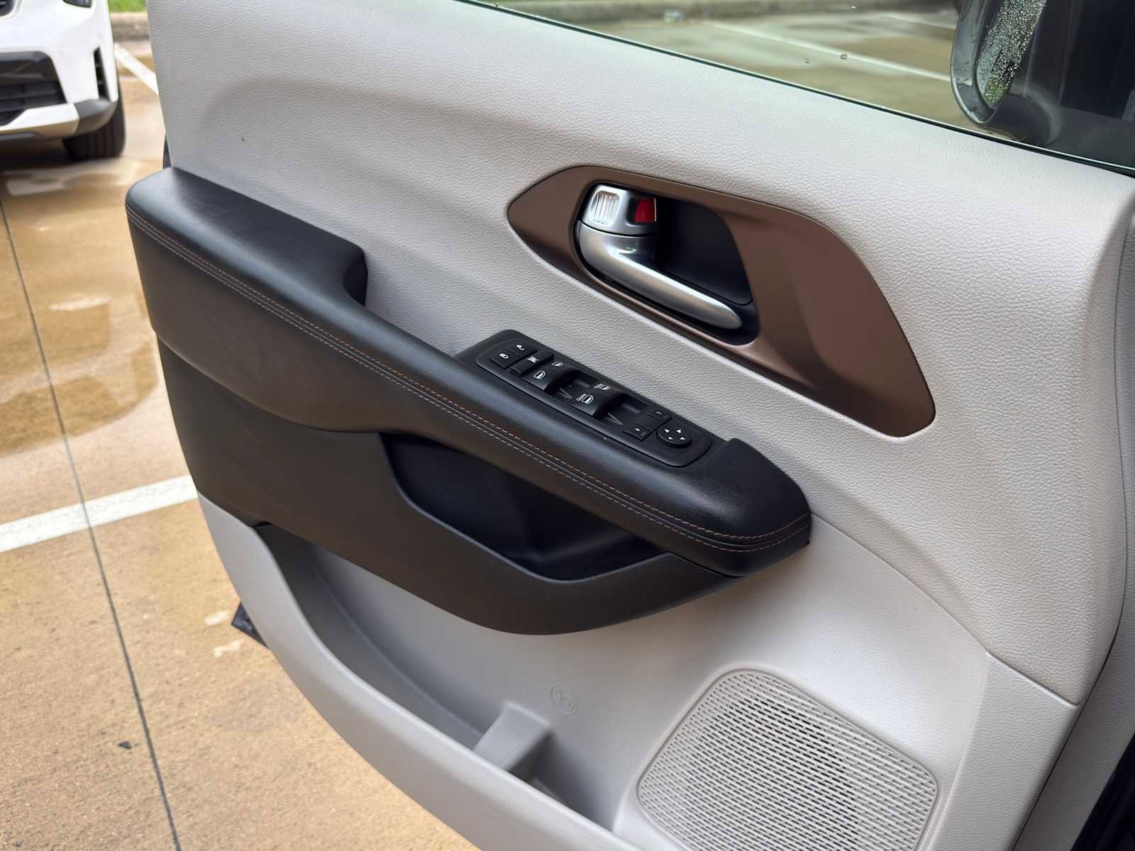Used 2018 Chrysler Pacifica Touring-L FWD image 22
