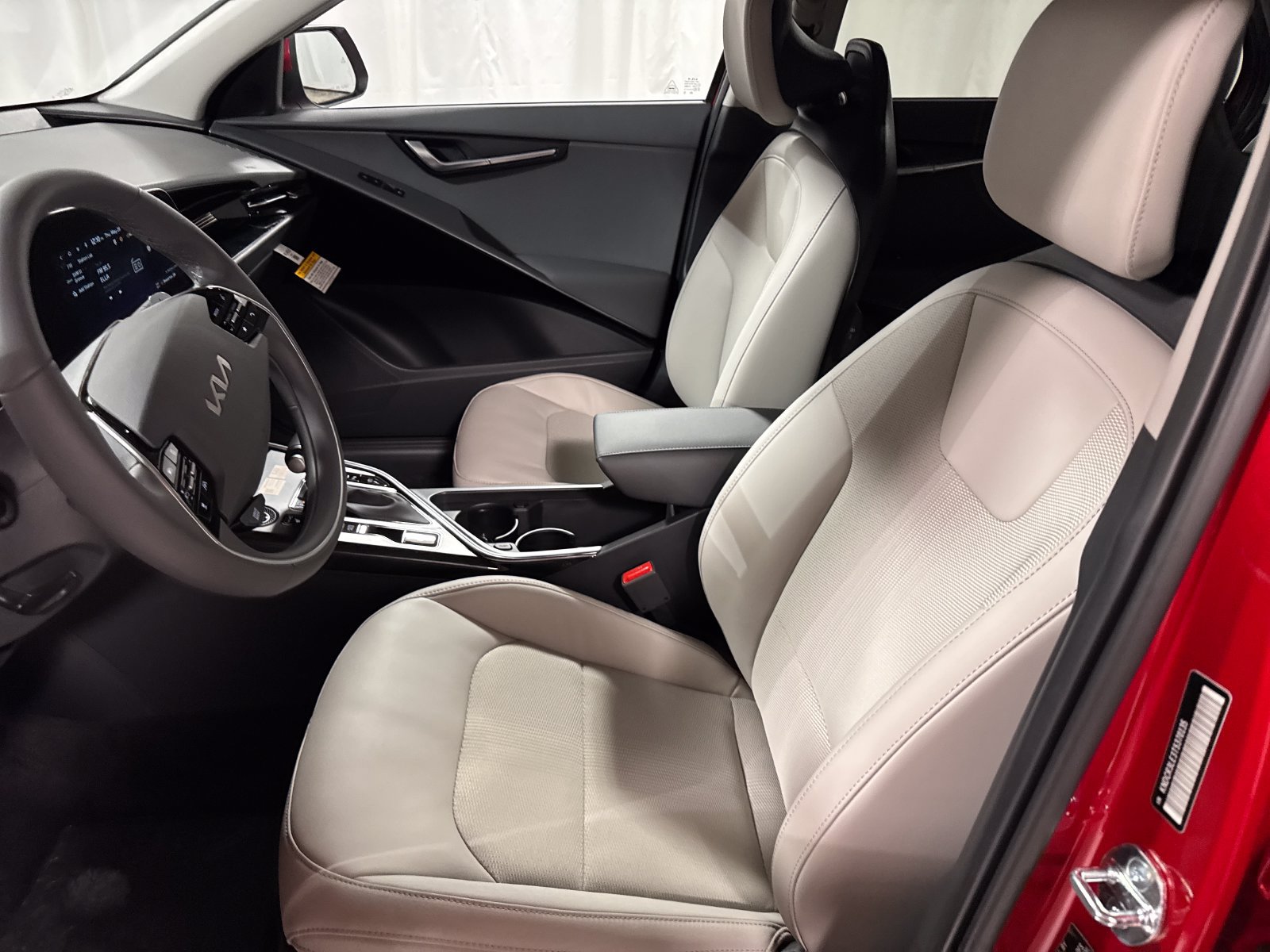 New 2026 Kia Niro FWD image 3