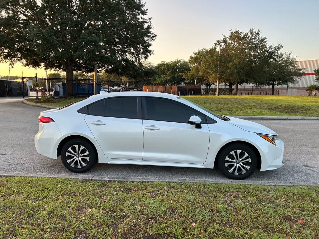 Used 2022 Toyota Corolla LE FWD image 6
