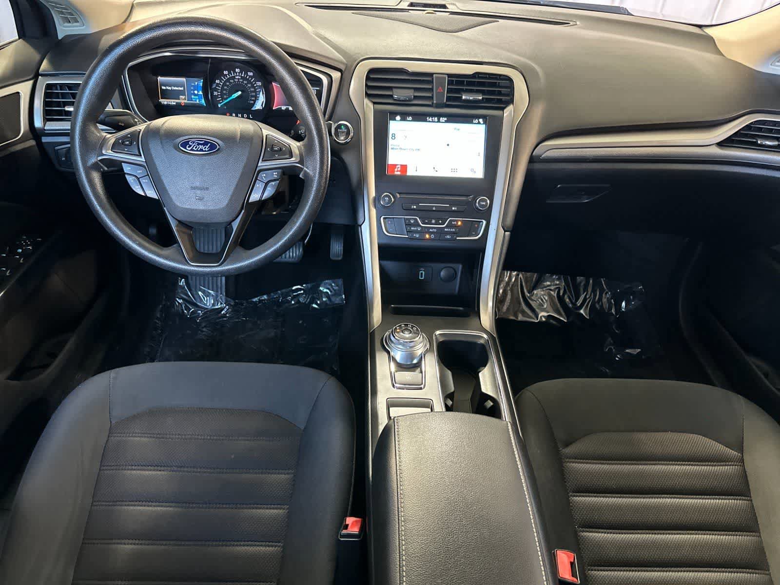 Used 2017 Ford Fusion SE w/ Fusion SE Technology Package FWD video 4
