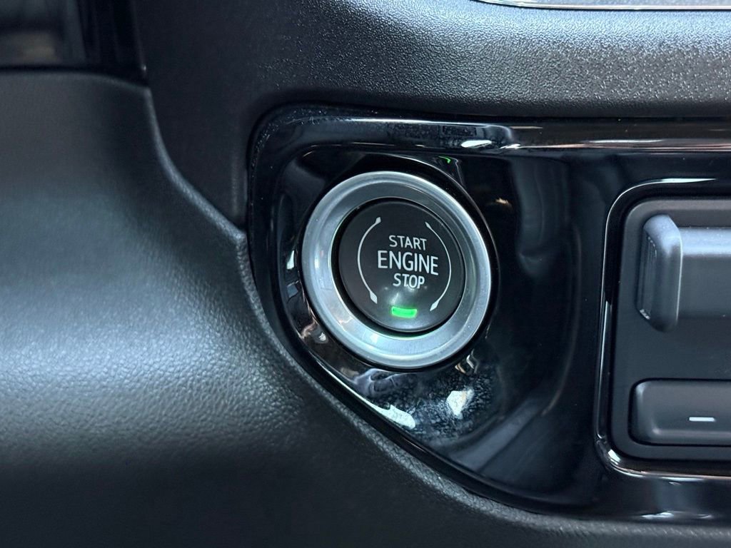 Used 2024 Chevrolet Silverado 2500 High Country w/ High Country Premium Package AWD/4WD image 29