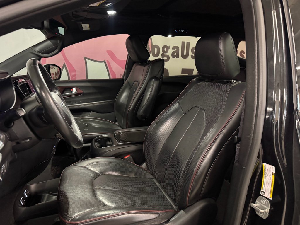 Used 2020 Chrysler Pacifica Limited image 17