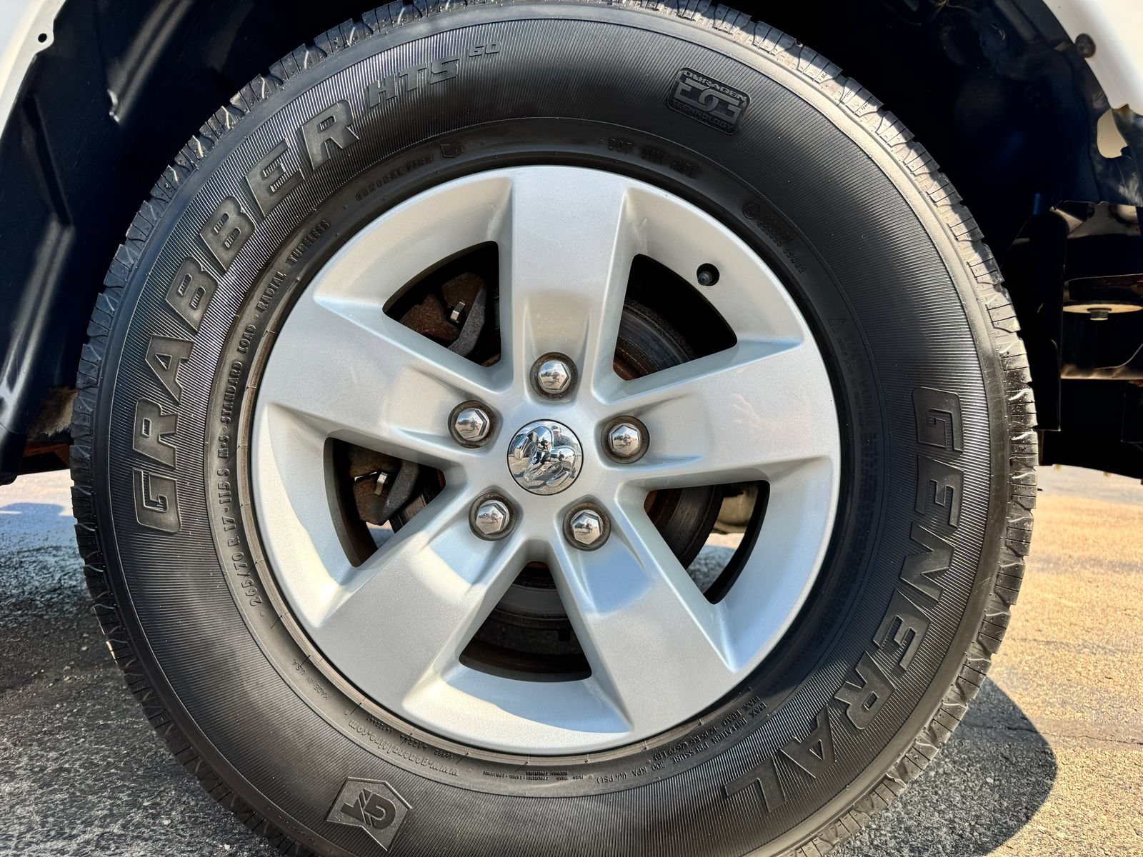 Used 2018 RAM 1500 Classic SLT AWD/4WD image 35