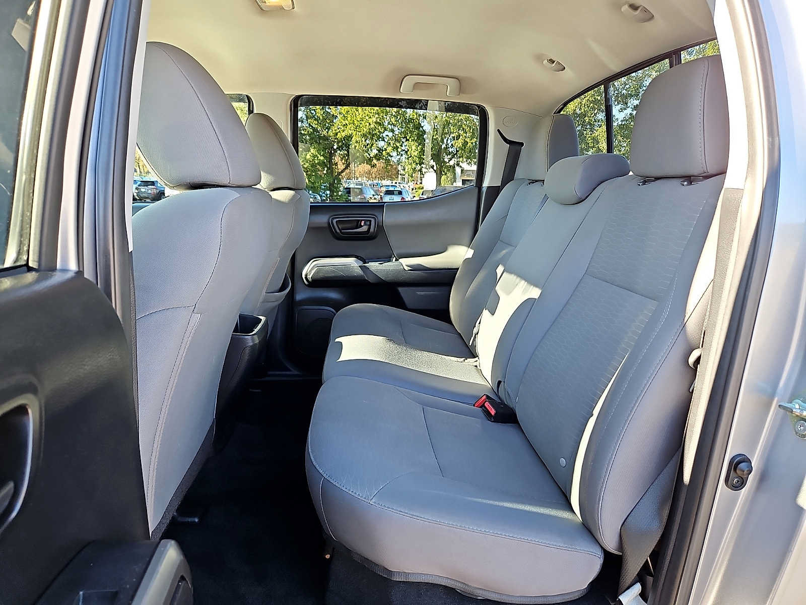 Used 2017 Toyota Tacoma SR5 w/ Tow Package AWD/4WD image 10