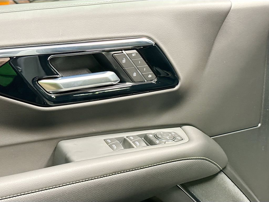 New 2026 Chevrolet Suburban Premier AWD/4WD image 18