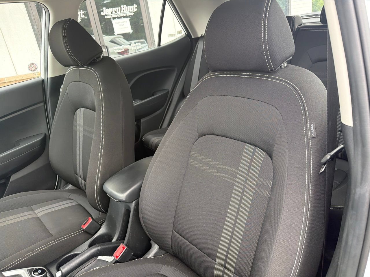 Used 2025 Hyundai Venue SEL FWD image 3