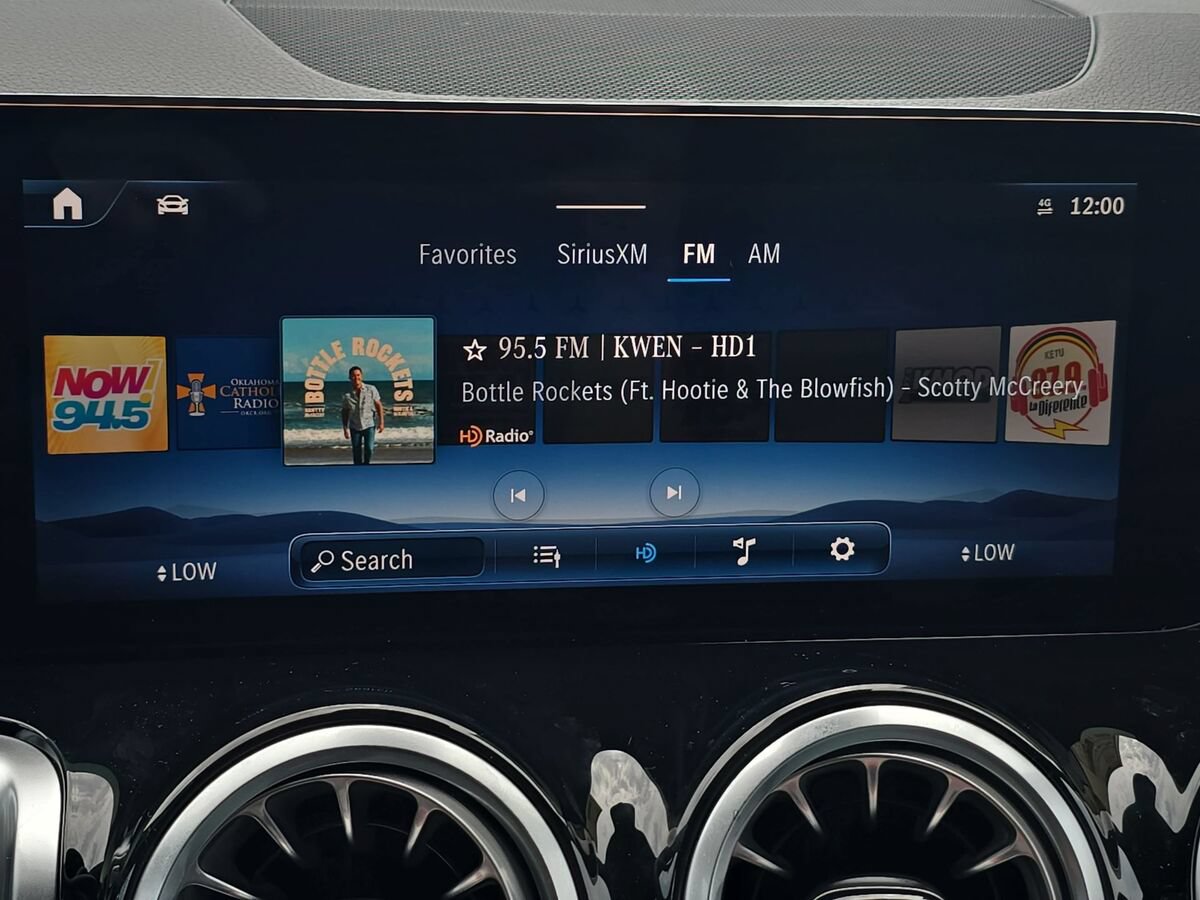 New 2026 Mercedes-Benz GLB 250 image 21