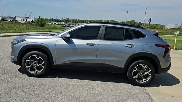 New 2026 Chevrolet Trax LT w/ Driver Confidence Package FWD image 5