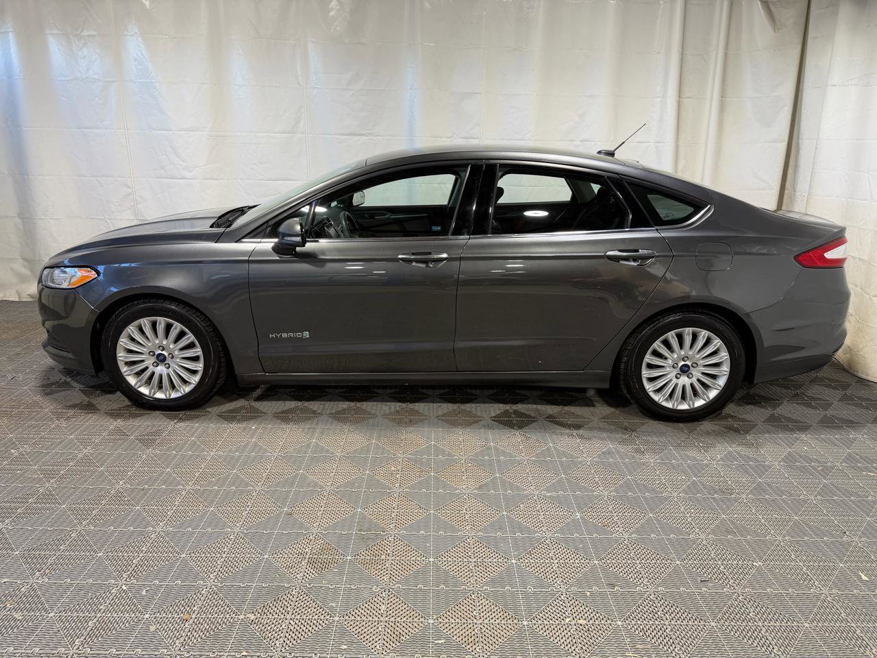 Used 2015 Ford Fusion SE FWD image 5