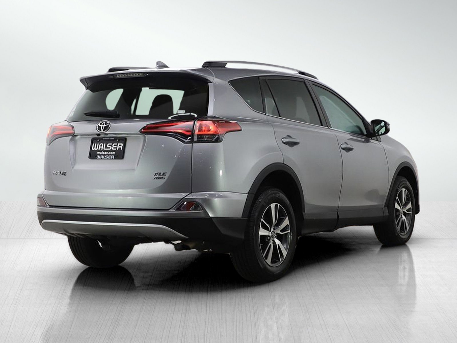 Used 2016 Toyota RAV4 XLE AWD/4WD image 5
