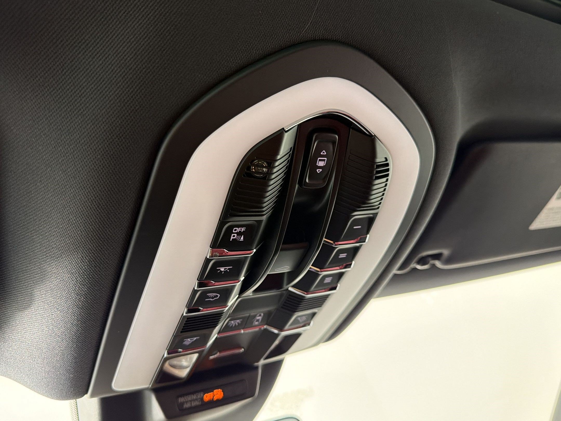 Certified 2024 Porsche Macan S AWD/4WD image 21
