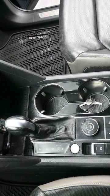 Used 2021 Volkswagen Atlas SEL Premium image 11