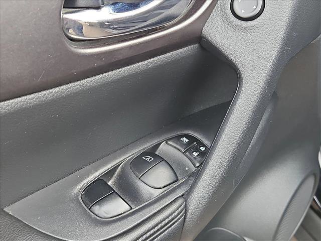 Used 2015 Nissan Rogue S image 11