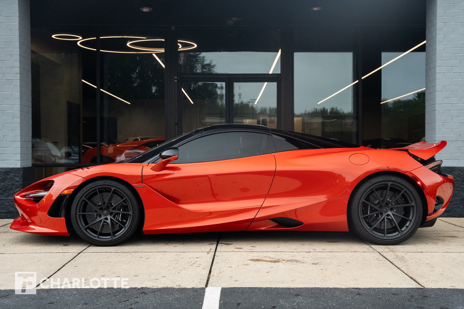 Used 2025 McLaren 750S Spider RWD image 8
