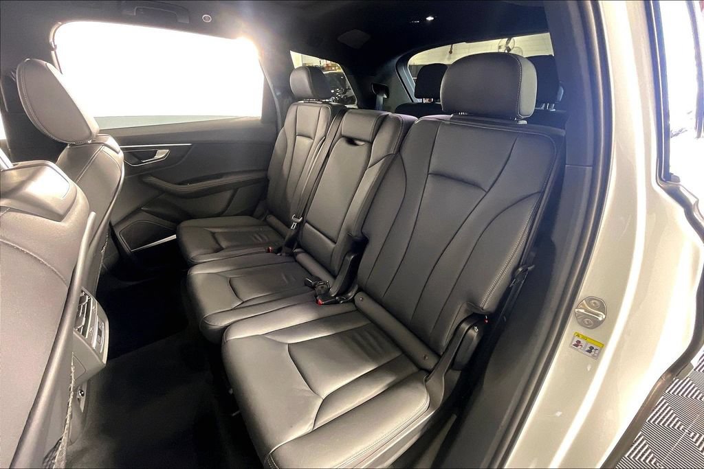 Used 2025 Audi Q7 3.0T Premium Plus AWD/4WD image 35