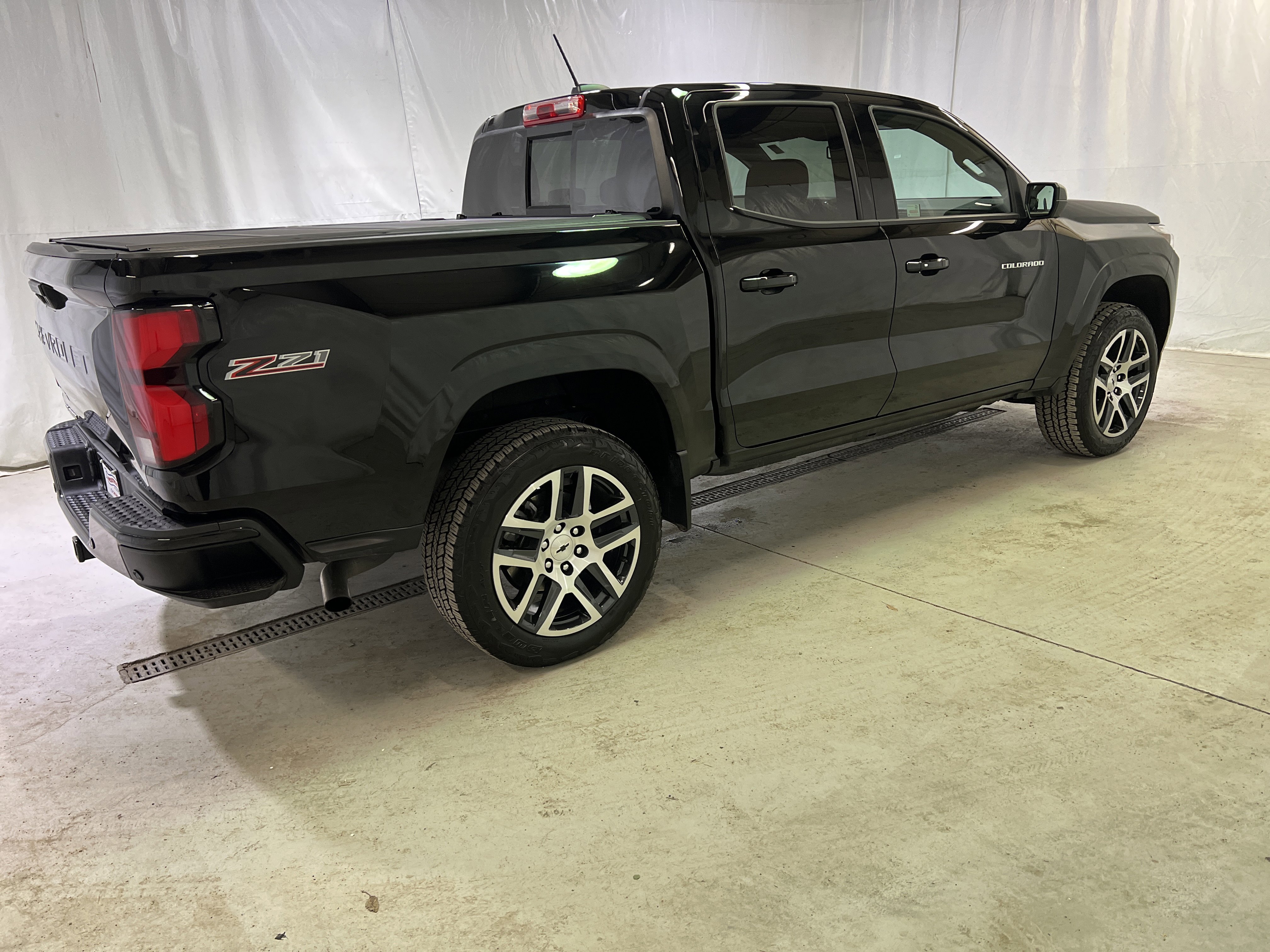 Used 2024 Chevrolet Colorado Z71 w/ Z71 Convenience Package 2 image 11