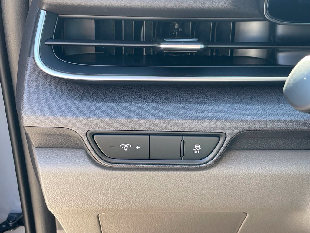New 2027 Kia Carnival EX FWD image 12