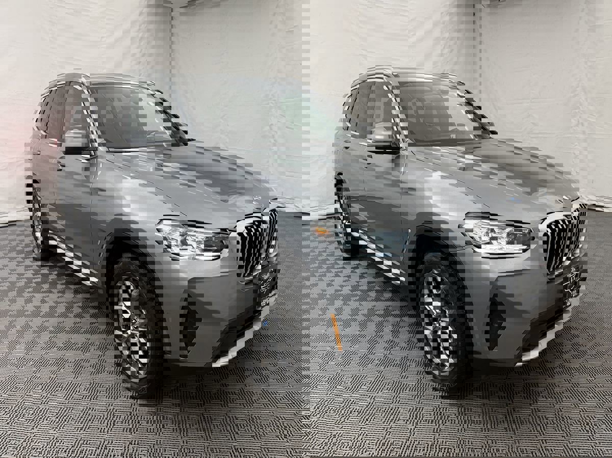 Used 2024 BMW X3 xDrive30i image 3