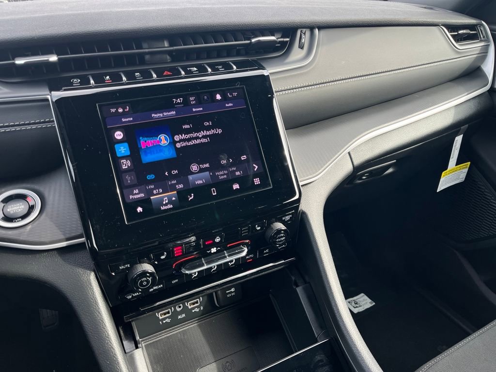 New 2025 Jeep Grand Cherokee Laredo X w/ Luxury Tech Group I image 12