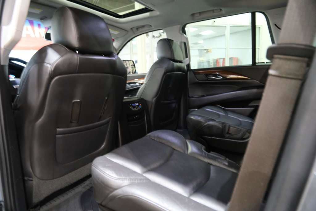 Used 2018 Cadillac Escalade Premium Luxury AWD/4WD image 21