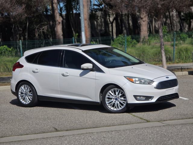 Used 2017 Ford Focus Titanium image 2