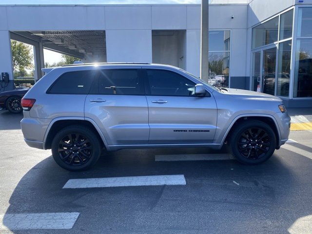 Used 2019 Jeep Grand Cherokee Altitude image 9