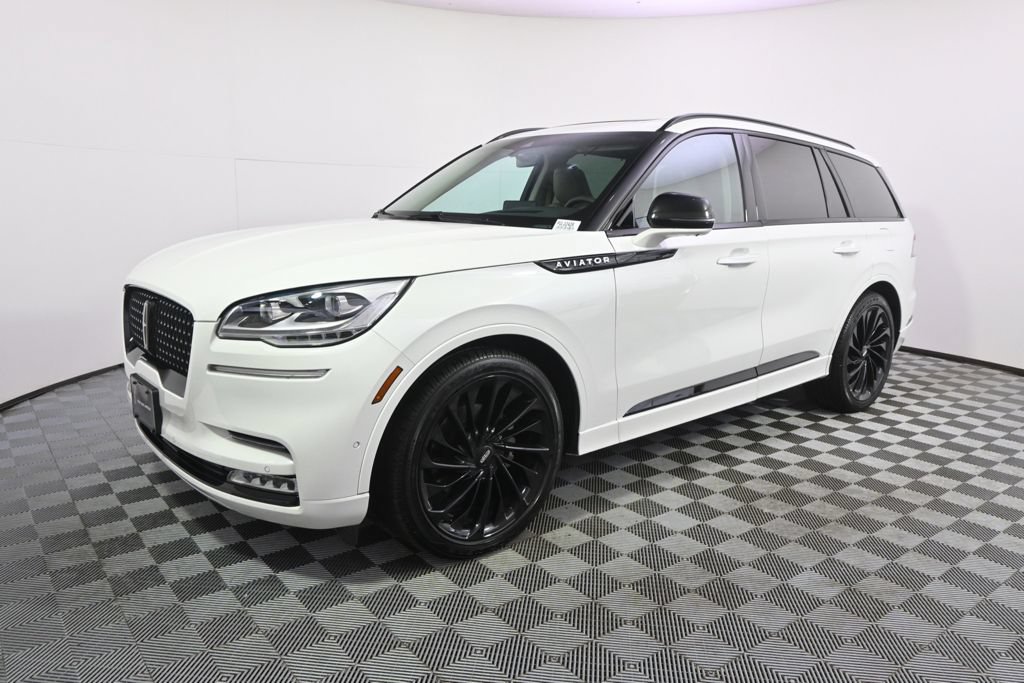 Used 2023 Lincoln Aviator Reserve w/ Equipment Group 201A AWD/4WD image 2
