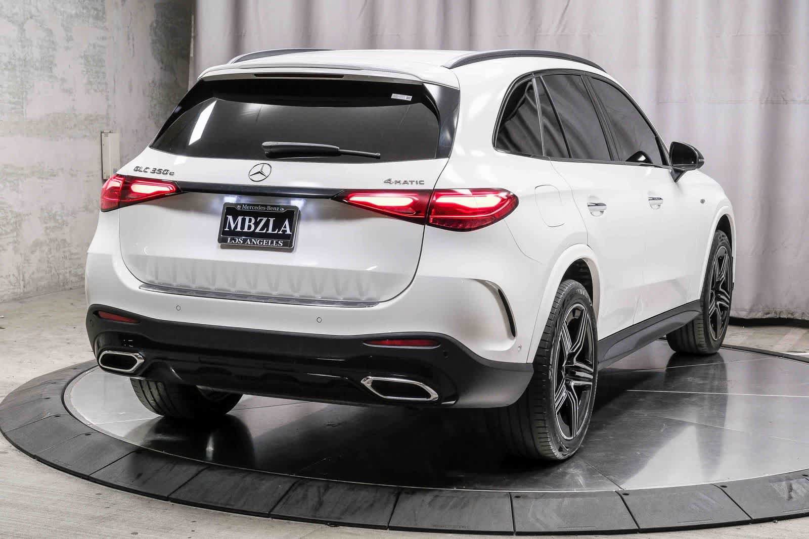 Used 2025 Mercedes-Benz GLC 350e 4MATIC image 4