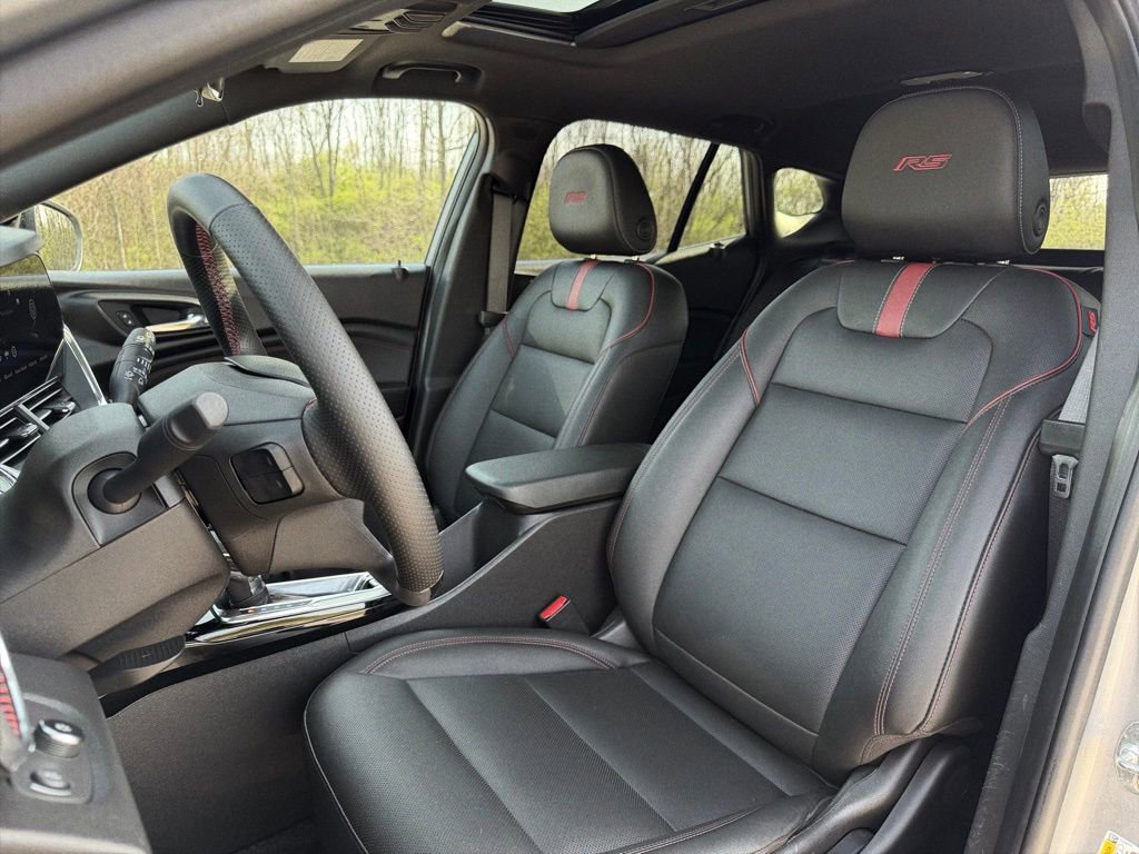 Used 2025 Chevrolet Trax RS w/ Sunroof Package image 17