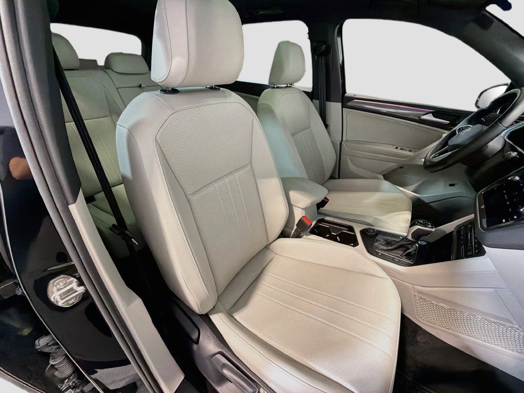 Used 2024 Volkswagen Tiguan SE R-Line AWD/4WD image 29