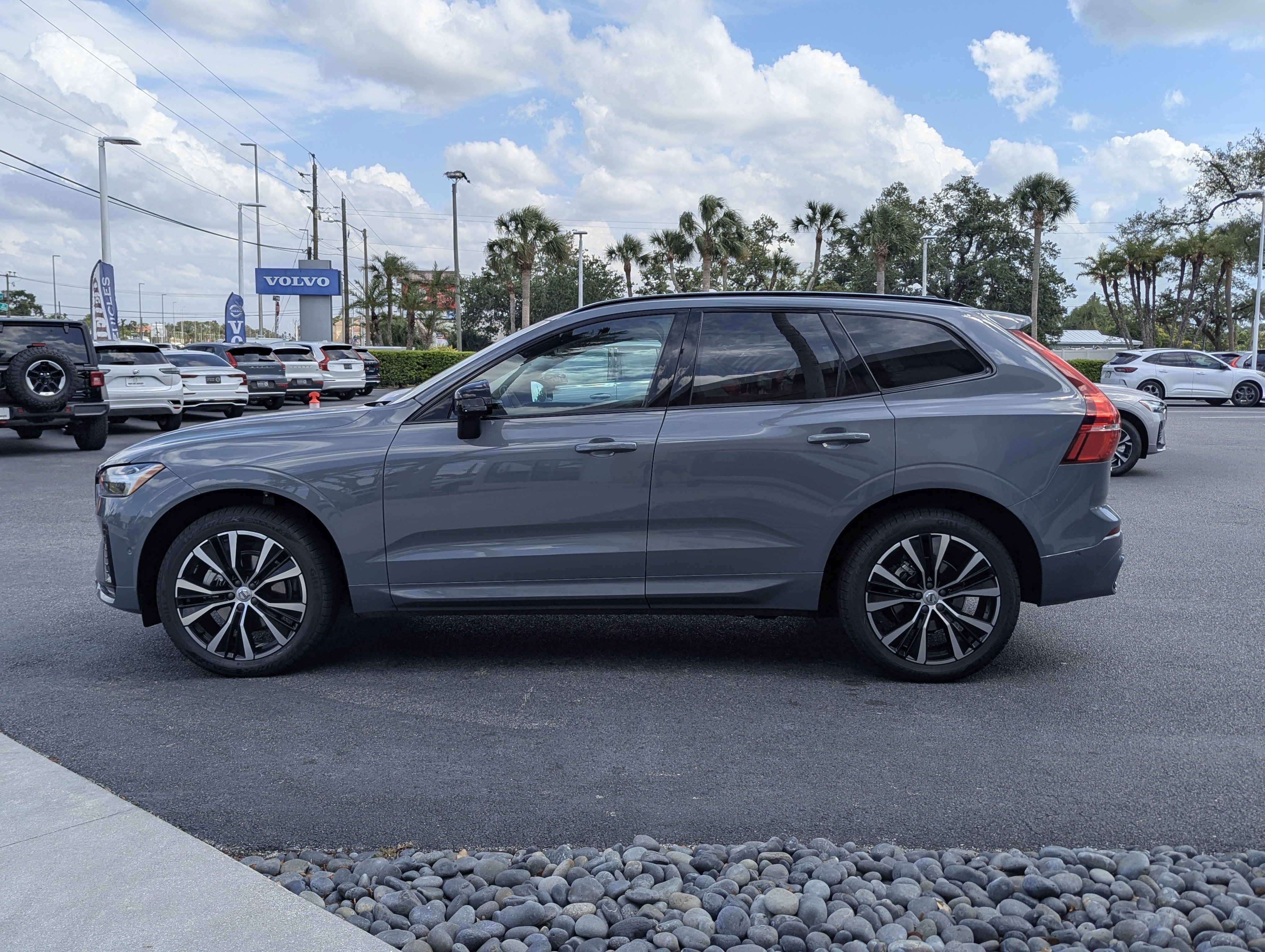 Used 2024 Volvo XC60 B5 Plus w/ Protection Package Premier AWD/4WD image 7
