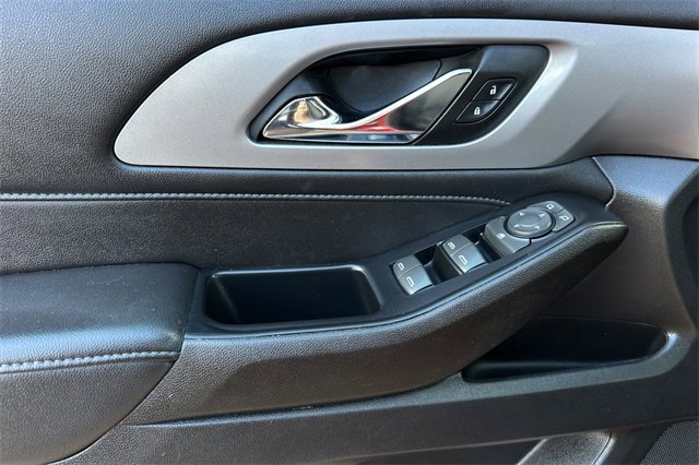 Used 2023 Chevrolet Traverse LT image 12