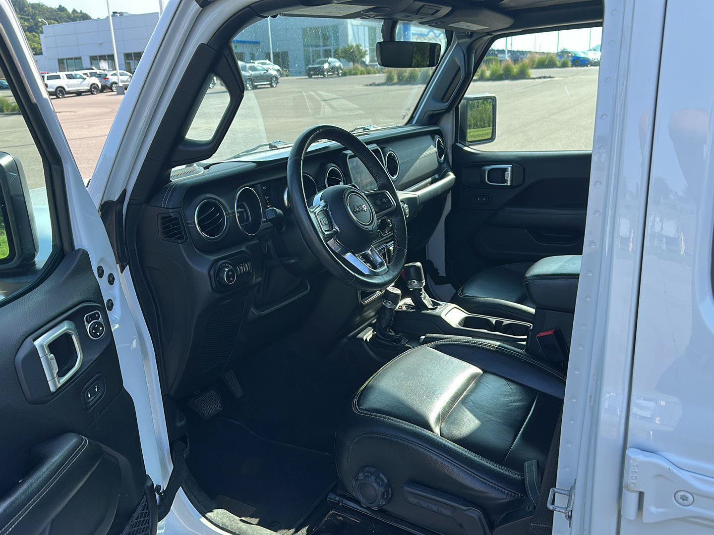 Used 2020 Jeep Gladiator Overland AWD/4WD image 8