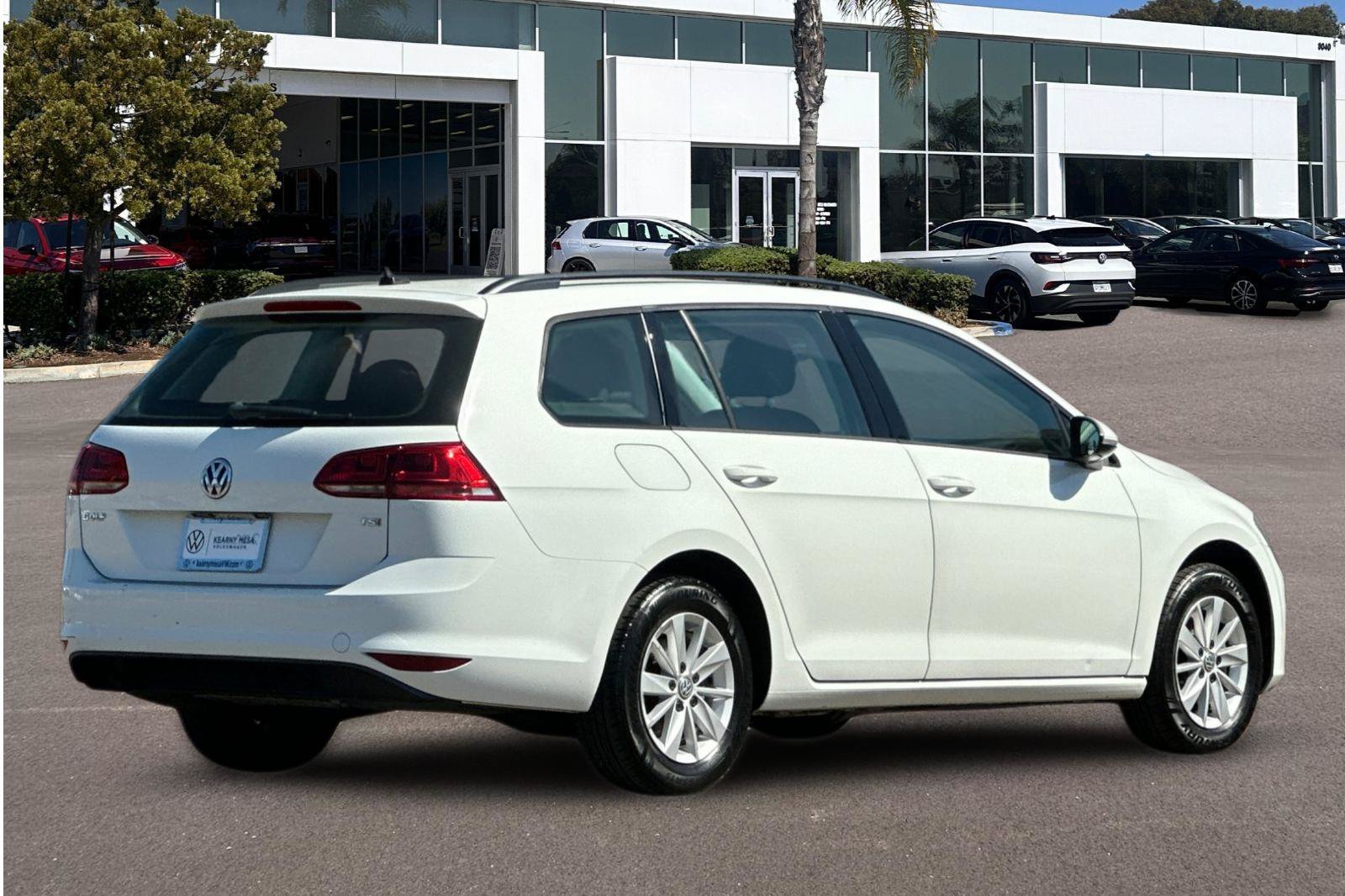 Used 2017 Volkswagen Golf S FWD image 3
