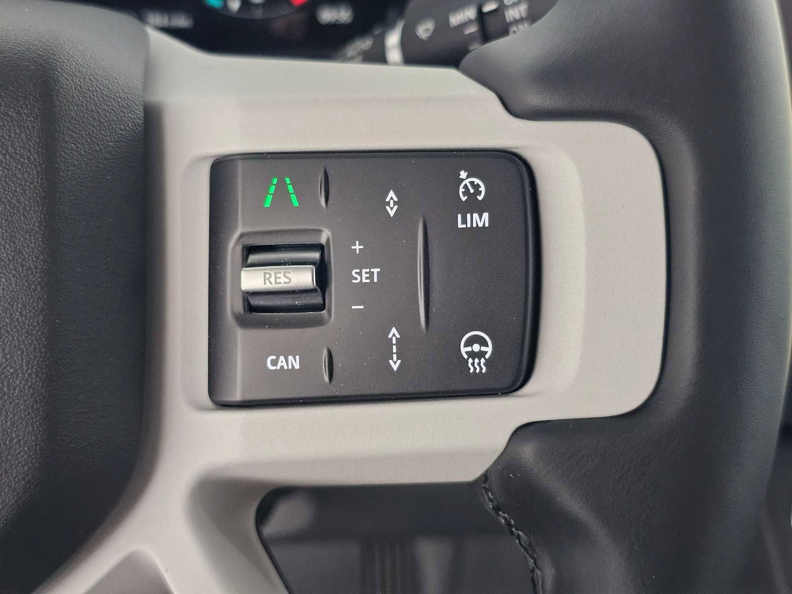 New 2026 Land Rover Defender 110 X-Dynamic SE image 28