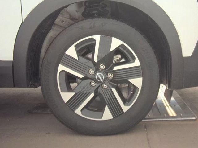 Used 2025 Nissan Kicks SV AWD/4WD image 18