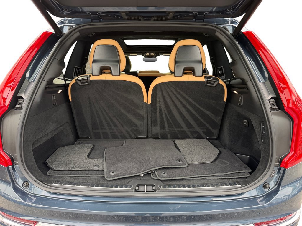 Used 2024 Volvo XC90 T8 Ultimate w/ Lounge Package AWD/4WD image 10