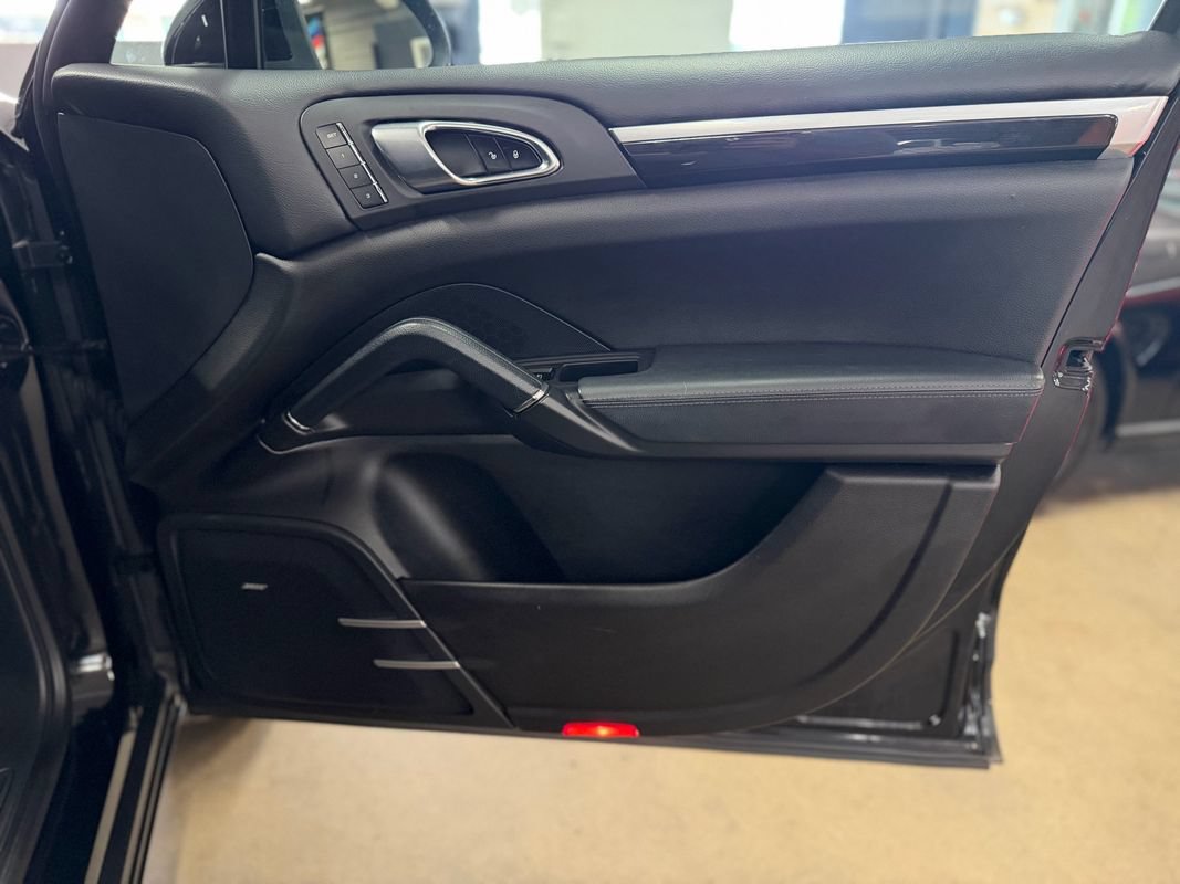Used 2013 Porsche Cayenne Diesel AWD/4WD image 30