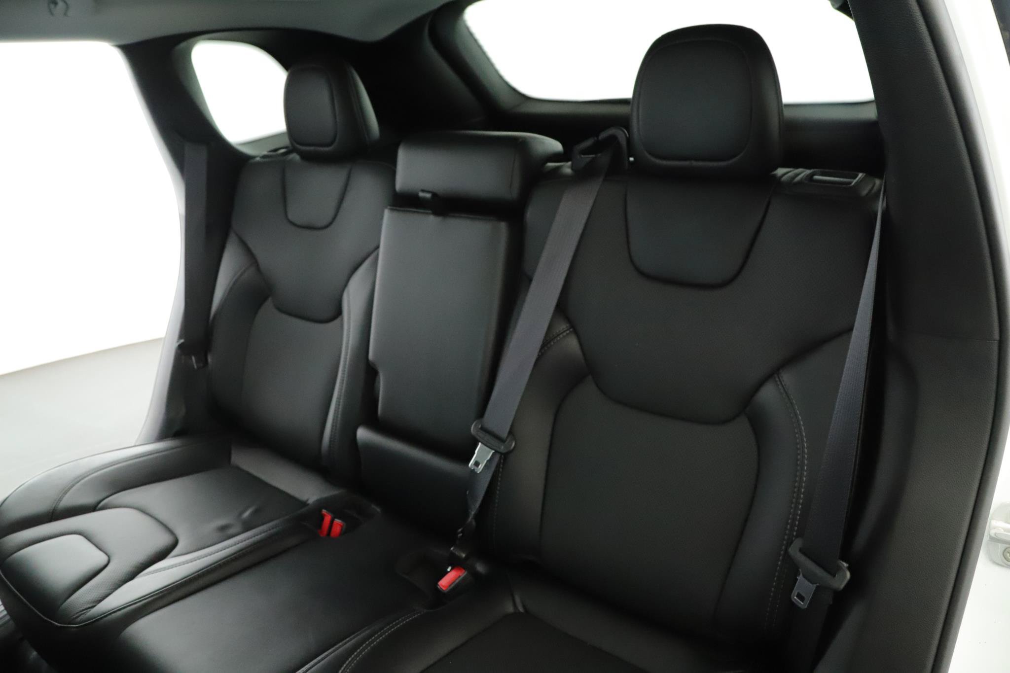 Used 2022 Jeep Cherokee Limited AWD/4WD image 6