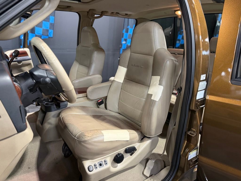 Used 2005 Ford F350 Lariat image 19