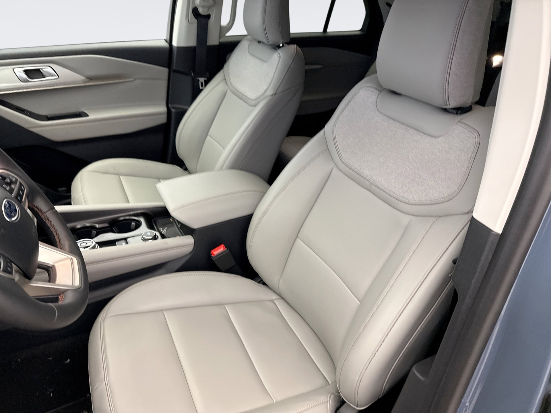 Used 2025 Ford Explorer Active w/ Active Comfort Package image 9