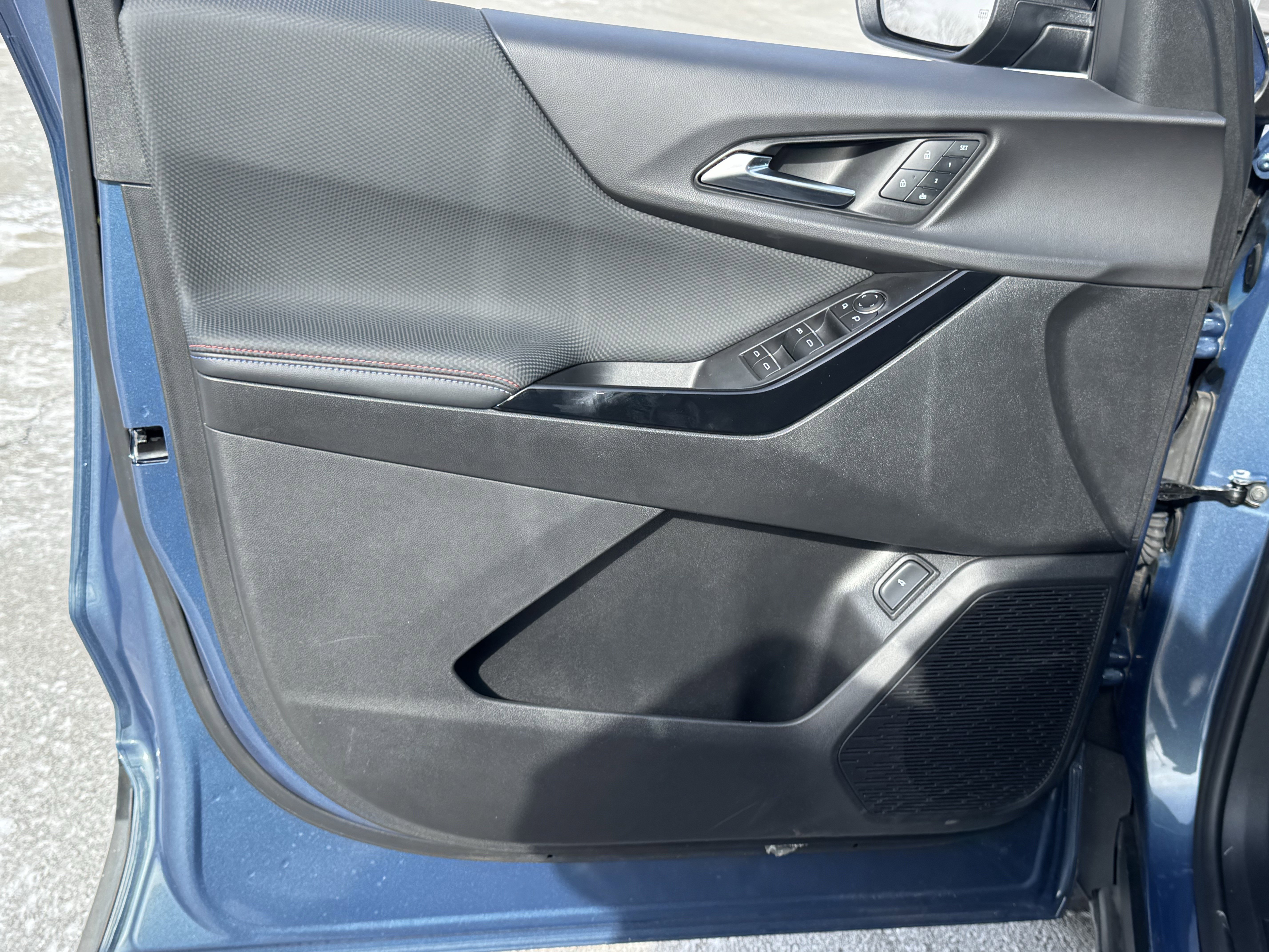 Used 2025 Chevrolet Equinox RS w/ Convenience Package III image 22